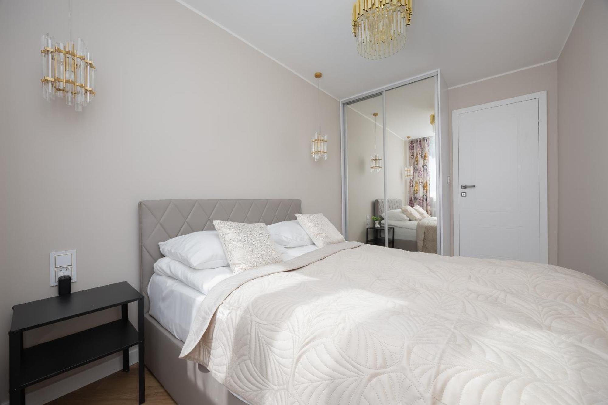 Tasteful Grzybowska Near Centre By Renters Leilighet Warszawa